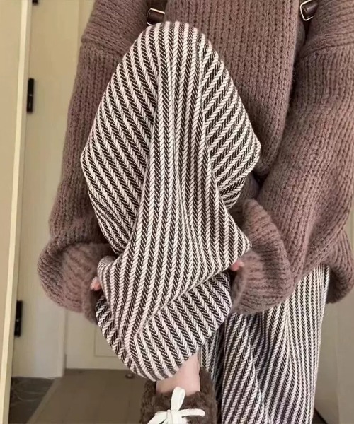 Flugge（フラッジー）の「イージーストライプパンツ（その他パンツ・レディース・ブラック・MEDIUM/LARGE）」の4枚目の写真