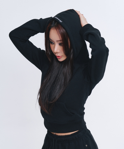 BORN TO WIN（ボーントゥウィン）の「W B PENDANT COTTON CROP HOODIE [BLACK]（パーカー・レディース・その他・1/2）」の3枚目の写真