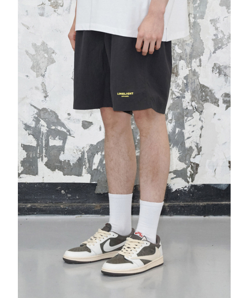 LIMELIGHT APPAREL(ライムライトアパレル)の「アパレル ライムライト ロゴ ナイロンショーツ(チャコール/ライムライト)(その他パンツ・メンズ・その他・SMALL/MEDIUM/LARGE/X-LARGE/XX-LARGE)」の1枚目の写真