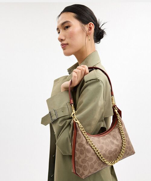 COACH（コーチ）の「ジュリエット ショルダー バッグ 25・シグネチャー キャンバス（ショルダーバッグ・レディース・ベージュ系その他・ONE）」の4枚目の写真