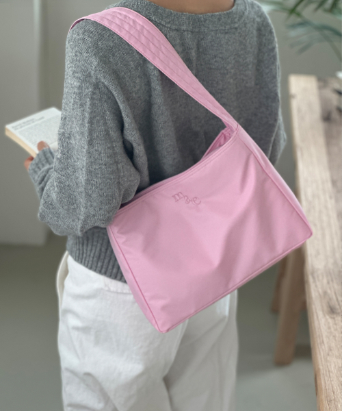 MUCU AND EBONY(ムクアンドエボニー)の「Comfy Bag _ Pink(ショルダーバッグ・レディース・その他・FREE)」の1枚目の写真