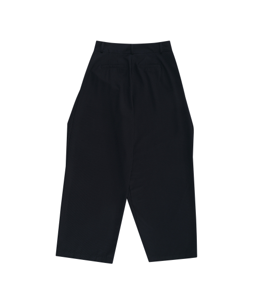 KASHIKO(カシコ)の「Pintuck Asymmetric Trousers Stripe(その他パンツ・レディース・その他・SMALL/MEDIUM)」の2枚目の写真