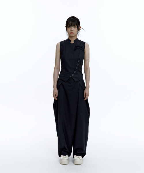 KASHIKO(カシコ)の「Pintuck Asymmetric Trousers Stripe(その他パンツ・レディース・その他・SMALL/MEDIUM)」の3枚目の写真