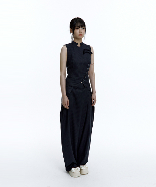 KASHIKO(カシコ)の「Pintuck Asymmetric Trousers Stripe(その他パンツ・レディース・その他・SMALL/MEDIUM)」の4枚目の写真