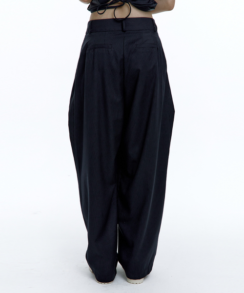 KASHIKO(カシコ)の「Pintuck Asymmetric Trousers Stripe(その他パンツ・レディース・その他・SMALL/MEDIUM)」の8枚目の写真