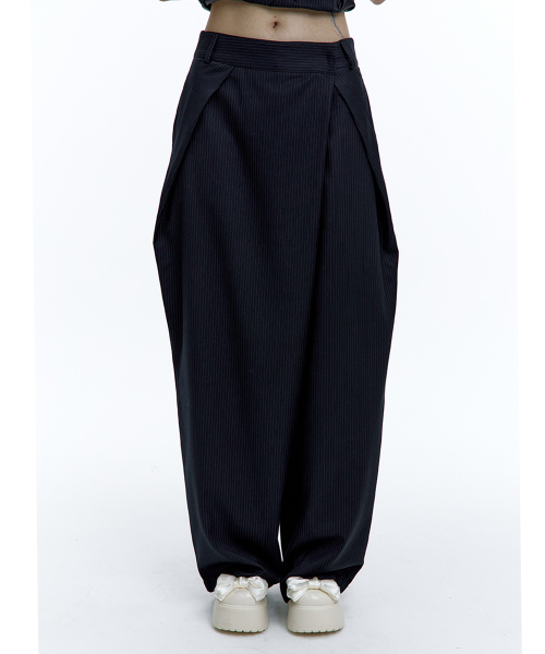 KASHIKO(カシコ)の「Pintuck Asymmetric Trousers Stripe(その他パンツ・レディース・その他・SMALL/MEDIUM)」の9枚目の写真