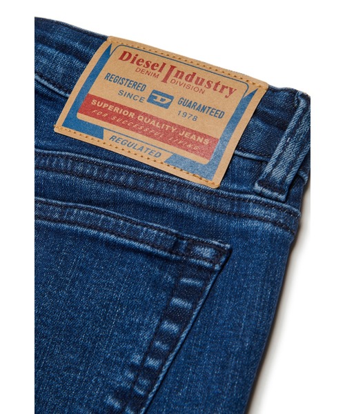 DIESEL(ディーゼル)の「キッズ デニムパンツ D-ARRY-J(デニムパンツ・キッズ・インディゴブルー・6Y/8Y/14Y/4Y/12Y/10Y)」の4枚目の写真