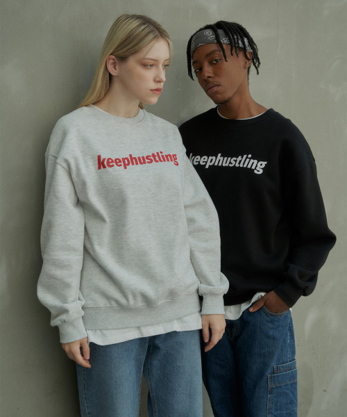 KEEPHUSTLING(キープハッスリング)の「オリジナルロゴ裏起毛スウェットシャツ(ブラック)(スウェット・レディース・ブラック・MEDIUM/LARGE)」の3枚目の写真