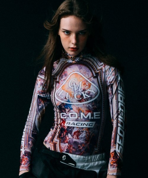 COME（シーオーエムイー）の「[WOMEN] High-neck Racing Bodysuit (Pink)（Tシャツ/カットソー・レディース・その他・1(M)/2(L)）」の2枚目の写真