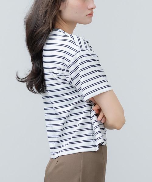 HEILIS(ヘイリス)の「クロップドマルチボーダーTシャツ / ブラック オフホワイト ブラウン 夏服 春服 韓国 マルチボーダー 柄 トップス クロップド丈 コンパクト 半袖 ノームコア シティーガール カットソー ボーダー(Tシャツ/カットソー・レディース・ブラック/ブラウン/オフホワイト・FREE)」の9枚目の写真