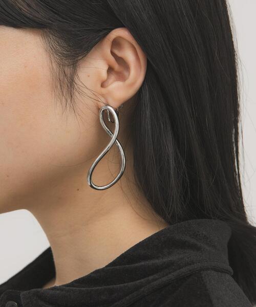 KBF（ケイビーエフ）の「デフォルメイヤリング（イヤリング・レディース・ゴールド/シルバー・ONE）」の2枚目の写真