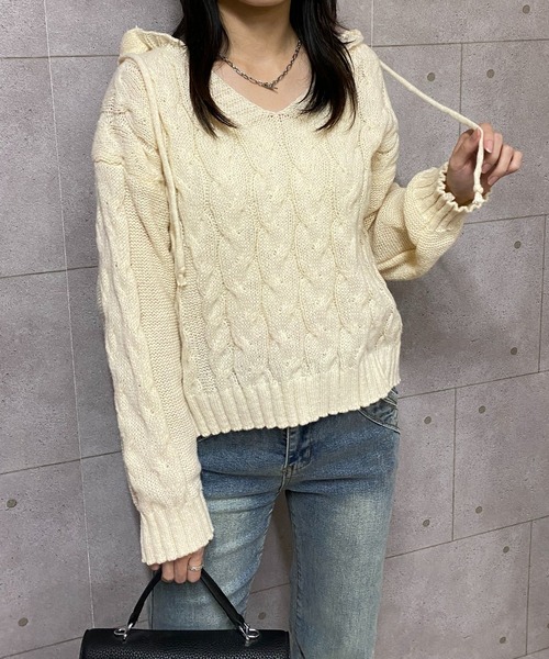 NANEA(ナネア)の「クロップド丈ケーブル編みニットプルパーカー(ニット/セーター・レディース・アイボリー/ベージュ・フリー)」の10枚目の写真