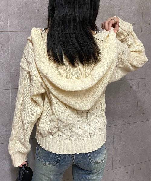 NANEA(ナネア)の「クロップド丈ケーブル編みニットプルパーカー(ニット/セーター・レディース・アイボリー/ベージュ・フリー)」の8枚目の写真