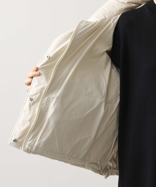 Gready Brilliant（グレディブリリアン）の「スタンドネックショートダウン（ダウンジャケット/コート・レディース・ブラック/グレイッシュベージュ・38）」の11枚目の写真