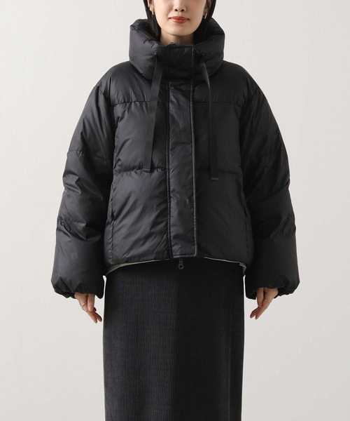 Gready Brilliant（グレディブリリアン）の「スタンドネックショートダウン（ダウンジャケット/コート・レディース・ブラック/グレイッシュベージュ・38）」の12枚目の写真