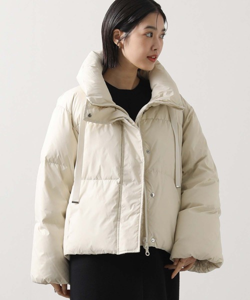 Gready Brilliant（グレディブリリアン）の「スタンドネックショートダウン（ダウンジャケット/コート・レディース・ブラック/グレイッシュベージュ・38）」の4枚目の写真