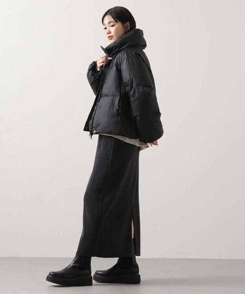 Gready Brilliant（グレディブリリアン）の「スタンドネックショートダウン（ダウンジャケット/コート・レディース・ブラック/グレイッシュベージュ・38）」の16枚目の写真