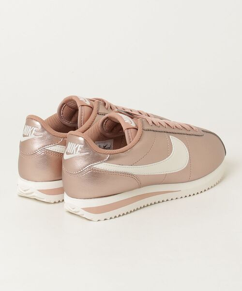 NIKE(ナイキ)の「NIKE/ナイキ WSコルテッツ MTTLC(スニーカー・レディース・ピンク・23cm/23.5cm/24cm/24.5cm/25cm/22.5cm)」の2枚目の写真
