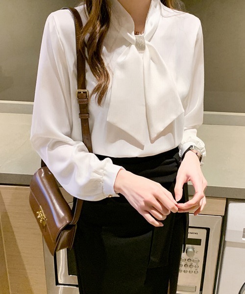 ONEP STAR(ワンピスター)の「ボウタイ付きスクエアブラウス(シャツ/ブラウス・レディース・ホワイト/ベージュ・LARGE/X-LARGE/MEDIUM)」の13枚目の写真