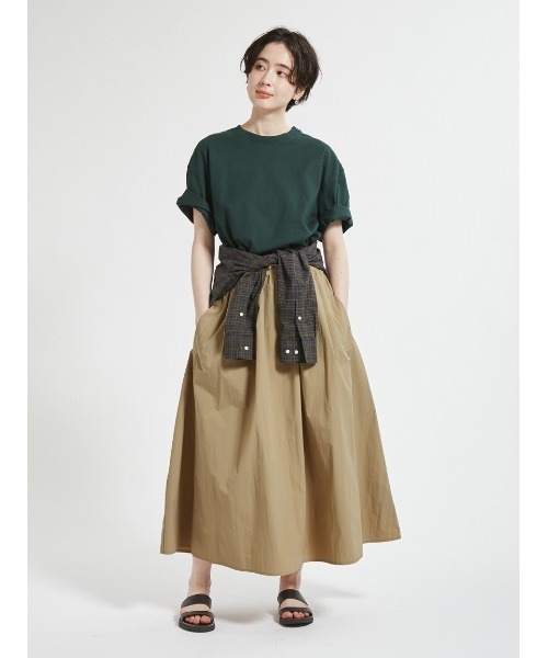 Barbour(バブアー)の「ナイロン フレア スカート Japan Exclusive(レディース)(スカート・レディース・ベージュ/オリーブ/ブルー・MEDIUM/SMALL)」の6枚目の写真