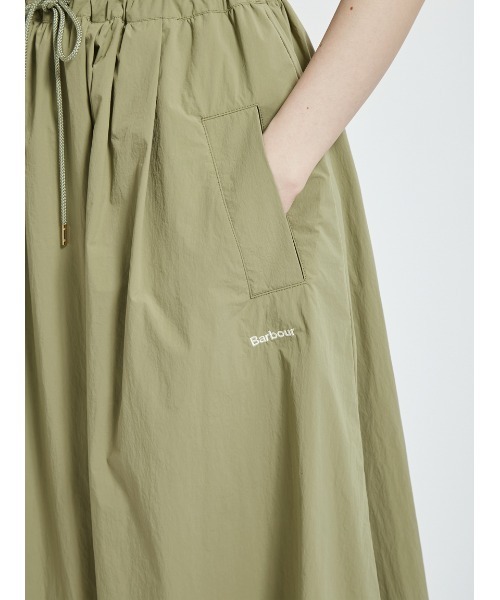 Barbour(バブアー)の「ナイロン フレア スカート Japan Exclusive(レディース)(スカート・レディース・ベージュ/オリーブ/ブルー・MEDIUM/SMALL)」の16枚目の写真