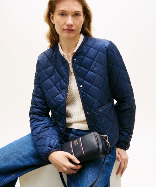 TOMMY HILFIGER(トミーヒルフィガー)の「デイリーカメラバッグ(ボディバッグ/ウエストポーチ・レディース・ネイビー・FREE)」の3枚目の写真