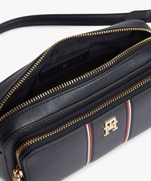 TOMMY HILFIGER(トミーヒルフィガー)の「デイリーカメラバッグ(ボディバッグ/ウエストポーチ・レディース・ネイビー・FREE)」の4枚目の写真