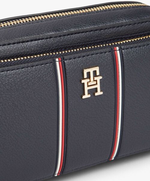 TOMMY HILFIGER(トミーヒルフィガー)の「デイリーカメラバッグ(ボディバッグ/ウエストポーチ・レディース・ネイビー・FREE)」の5枚目の写真