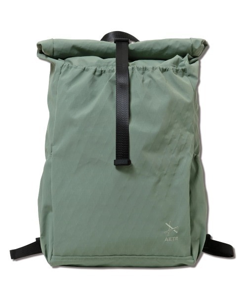AKTR(アクター)の「AKTR STUFF ROLLTOP BACKPACK(アクター スタッフ ロールトップ バックパック)(バックパック/リュック・メンズ・ブラック系/グリーン系・ONE SIZE)」の2枚目の写真