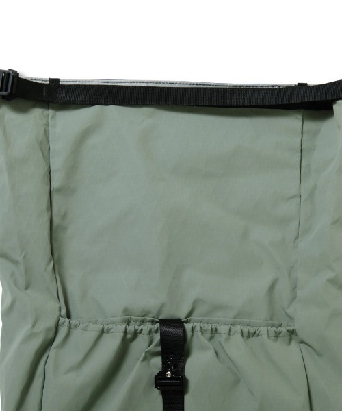 AKTR(アクター)の「AKTR STUFF ROLLTOP BACKPACK(アクター スタッフ ロールトップ バックパック)(バックパック/リュック・メンズ・ブラック系/グリーン系・ONE SIZE)」の13枚目の写真