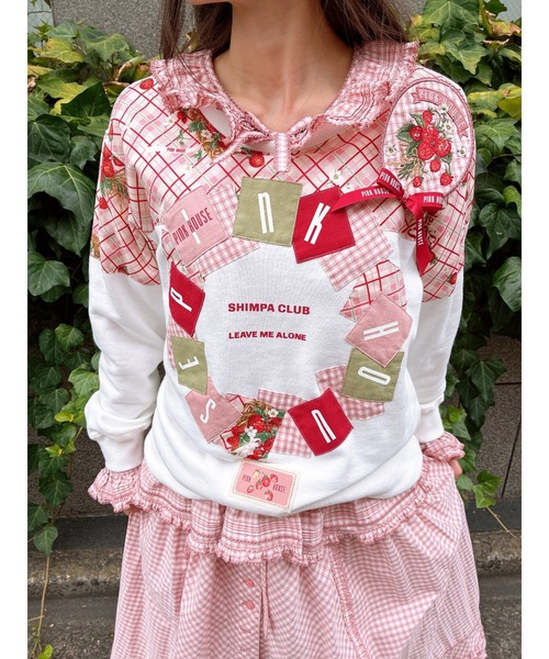 PINK HOUSE（ピンクハウス）の「イニシャルロゴアップリケ使いトレーナー（スウェット・レディース・ブルー/ブラック/キナリ/レッド/グリーン・フリー）」の21枚目の写真