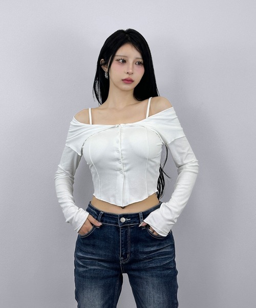 FOLLOWIN（フォロウィン）の「【４color/パット付き】オフショルボタントップス（Tシャツ/カットソー・レディース・ブラック/グレー/チャコールグレー/ホワイト・FREE）」の5枚目の写真