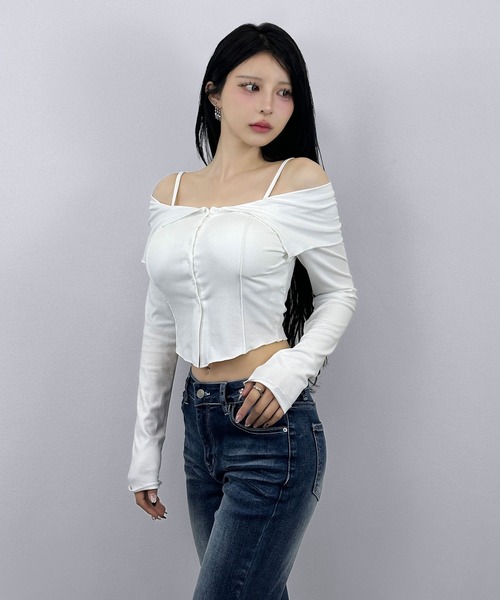 FOLLOWIN（フォロウィン）の「【４color/パット付き】オフショルボタントップス（Tシャツ/カットソー・レディース・ブラック/グレー/チャコールグレー/ホワイト・FREE）」の7枚目の写真
