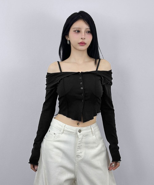 FOLLOWIN（フォロウィン）の「【４color/パット付き】オフショルボタントップス（Tシャツ/カットソー・レディース・ブラック/グレー/チャコールグレー/ホワイト・FREE）」の17枚目の写真
