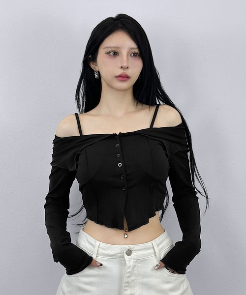 FOLLOWIN（フォロウィン）の「【４color/パット付き】オフショルボタントップス（Tシャツ/カットソー・レディース・ブラック/グレー/チャコールグレー/ホワイト・FREE）」の19枚目の写真