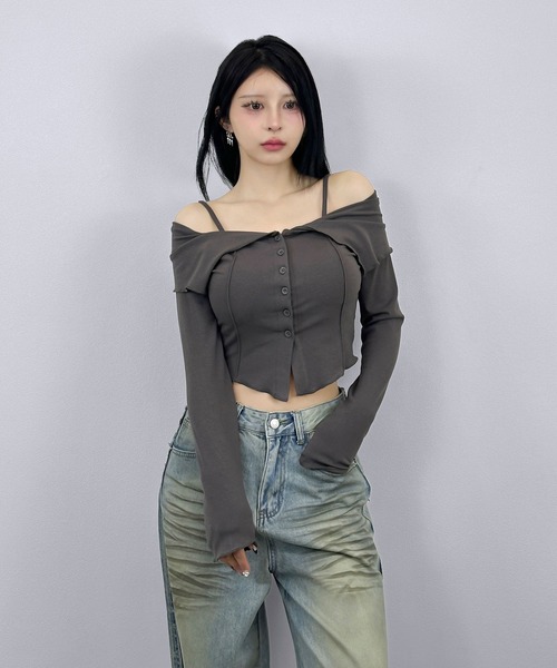 FOLLOWIN（フォロウィン）の「【４color/パット付き】オフショルボタントップス（Tシャツ/カットソー・レディース・ブラック/グレー/チャコールグレー/ホワイト・FREE）」の21枚目の写真