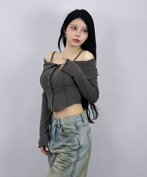 FOLLOWIN（フォロウィン）の「【４color/パット付き】オフショルボタントップス（Tシャツ/カットソー・レディース・ブラック/グレー/チャコールグレー/ホワイト・FREE）」の22枚目の写真
