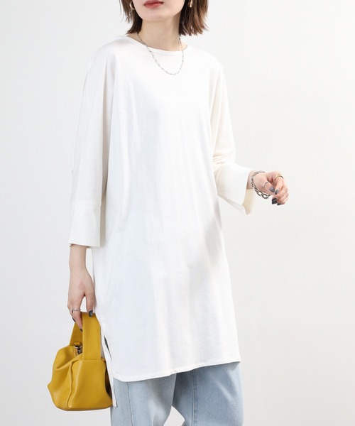 FUNALIVE(ファンアライブ)の「ラウンドネック ロング Tシャツ チュニック(Tシャツ/カットソー・レディース・オフホワイト/グレイッシュベージュ/ブラック・LL~3L/M~L)」の2枚目の写真