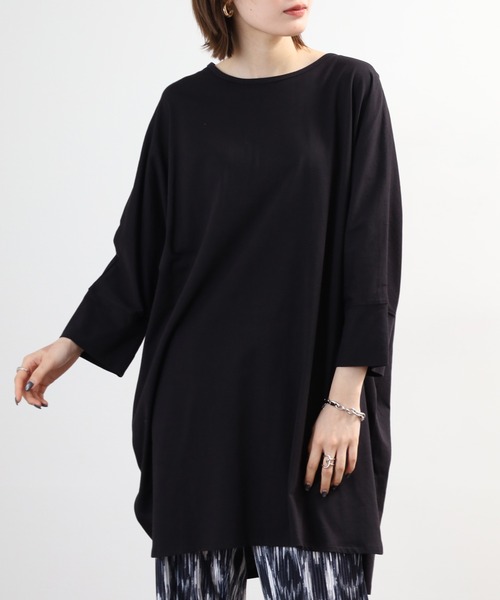 FUNALIVE(ファンアライブ)の「ラウンドネック ロング Tシャツ チュニック(Tシャツ/カットソー・レディース・オフホワイト/グレイッシュベージュ/ブラック・LL~3L/M~L)」の1枚目の写真