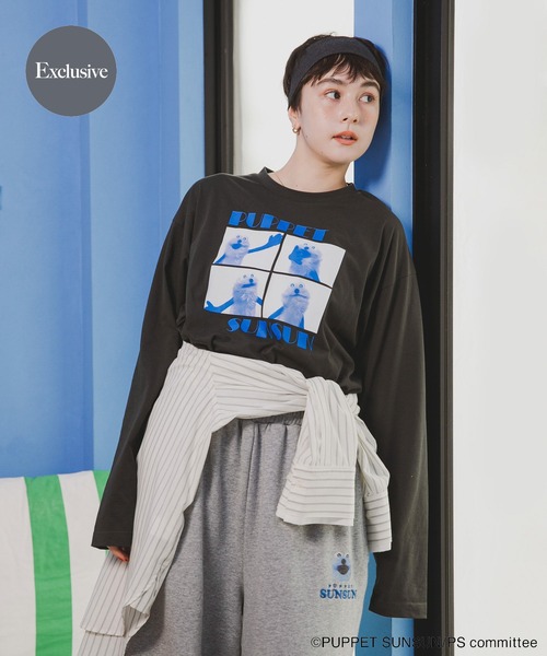 SENSE OF PLACE by URBAN RESEARCH（センスオブプレイスバイアーバンリサーチ）の「『ユニセックス』『別注』SUNSUN×SENSE OF PLACE　グラフィックTシャツ（Tシャツ/カットソー・レディース・チャコールグレー/オフホワイト・LARGE/MEDIUM）」の2枚目の写真