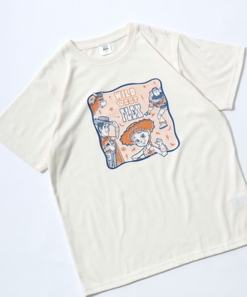 Disney(ディズニー)の「Disney(ディズニー)キャラクタープリントTシャツ 半袖 レディース/レギュラーシルエット/ミッキー&フレンズ トイ・ストーリー(Tシャツ/カットソー・レディース・ネイビー/グリーン系1/クリーム/ピンク系1/サックスブルー/グレー系2/レッド系1/ブラック系2/ライム/グレー系1/ブラック系1/ピンク系2/モカ/ホワイト系その他/ブラック系その他3/ブルー系その他・L/M)」の2枚目の写真