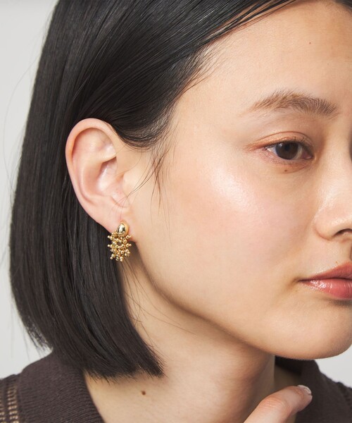 green label relaxing（グリーンレーベルリラクシング）の「オーバルメタル＆ツブツブミックス イヤリング（イヤリング・レディース・シルバー/ゴールド・FREE）」の3枚目の写真