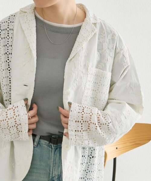 ear PAPILLONNER(イアパピヨネ)の「刺繍ジャケット【SUM1 STYLE】(その他アウター・レディース・ブラック/ホワイト・FREE)」の2枚目の写真