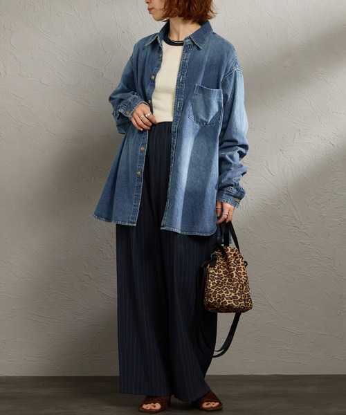 PENNEYS（ぺニーズ）の「[PENNEYS／ペニーズ] 別注 80Z ビッグシルエット デニムシャツ（シャツ/ブラウス・レディース・インディゴブルー/ライトインディゴブルー/ブラック・M/S/L）」の6枚目の写真