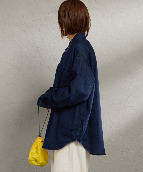 PENNEYS（ぺニーズ）の「[PENNEYS／ペニーズ] 別注 80Z ビッグシルエット デニムシャツ（シャツ/ブラウス・レディース・インディゴブルー/ライトインディゴブルー/ブラック・M/S/L）」の18枚目の写真