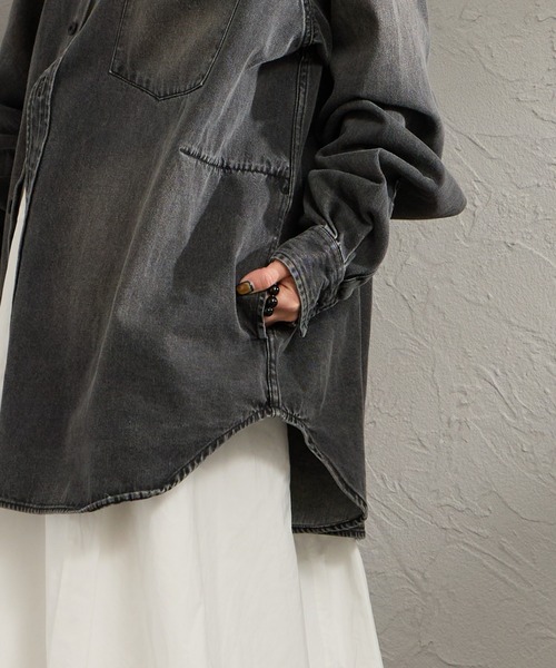 PENNEYS（ぺニーズ）の「[PENNEYS／ペニーズ] 別注 80Z ビッグシルエット デニムシャツ（シャツ/ブラウス・レディース・インディゴブルー/ライトインディゴブルー/ブラック・M/S/L）」の16枚目の写真