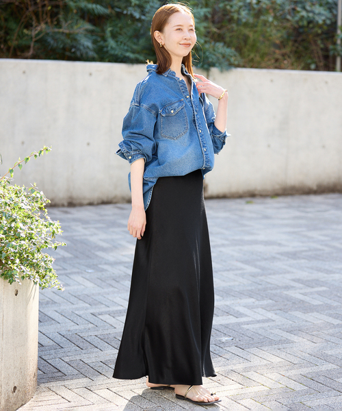 SLOBE IENA（スローブイエナ）の「《WEB限定/追加2》グロッシーサテンフレアスカート（スカート・レディース・アイボリー/ブラック・FREE）」の3枚目の写真