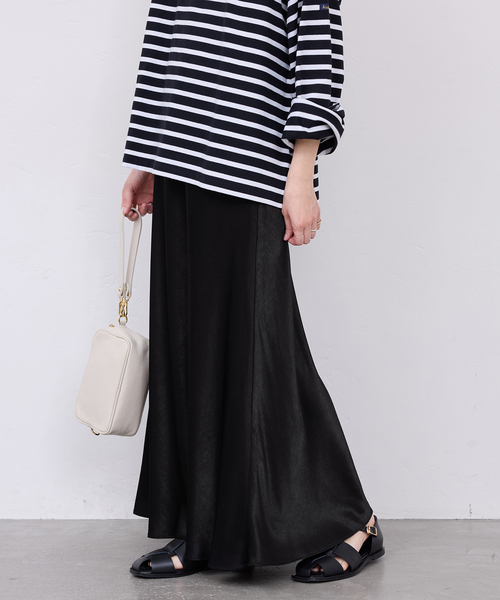 SLOBE IENA（スローブイエナ）の「《WEB限定/追加2》グロッシーサテンフレアスカート（スカート・レディース・アイボリー/ブラック・FREE）」の6枚目の写真