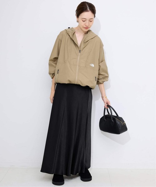 SLOBE IENA（スローブイエナ）の「《WEB限定/追加2》グロッシーサテンフレアスカート（スカート・レディース・アイボリー/ブラック・FREE）」の18枚目の写真