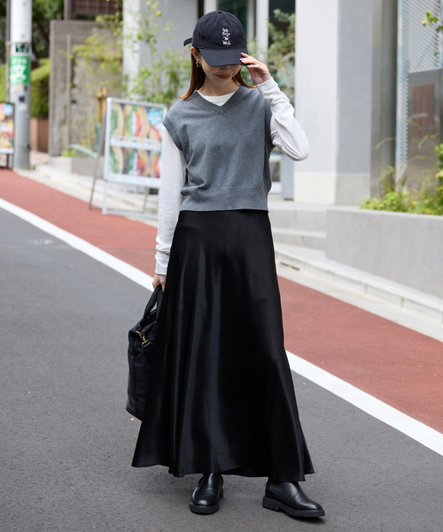 SLOBE IENA（スローブイエナ）の「《WEB限定/追加2》グロッシーサテンフレアスカート（スカート・レディース・アイボリー/ブラック・FREE）」の20枚目の写真